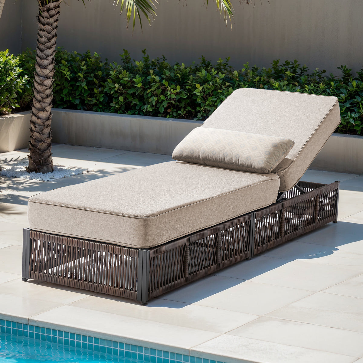 POCASSY Patio Chaise Lounge, Adjustable Backrest, 5-inch Thick Cushion, Brown Wicker, Patio Recliner Lounge Chair, 1-Piece Rattan Reclining Chair for Pool Pool Side