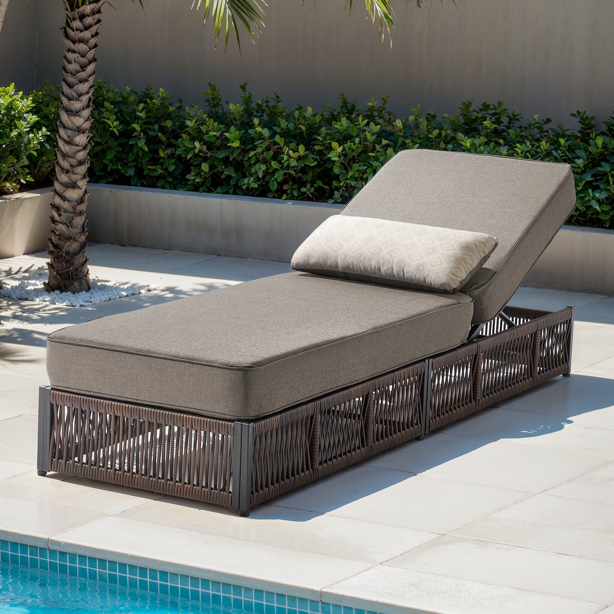 POCASSY Patio Chaise Lounge, Adjustable Backrest, 5-inch Thick Cushion, Brown Wicker, Patio Recliner Lounge Chair, 1-Piece Rattan Reclining Chair for Pool Pool Side